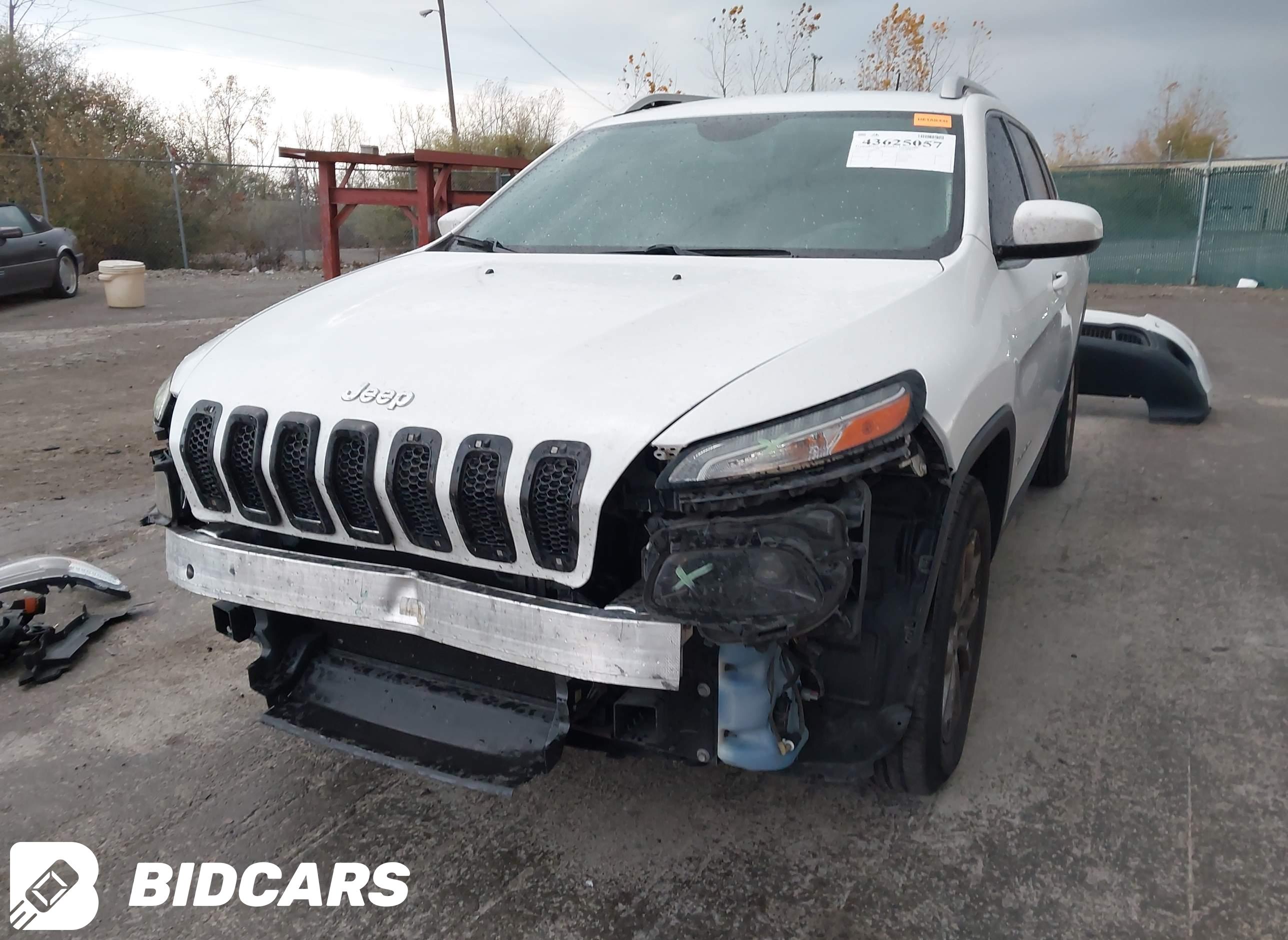 2015 Jeep Cherokee, Latitude