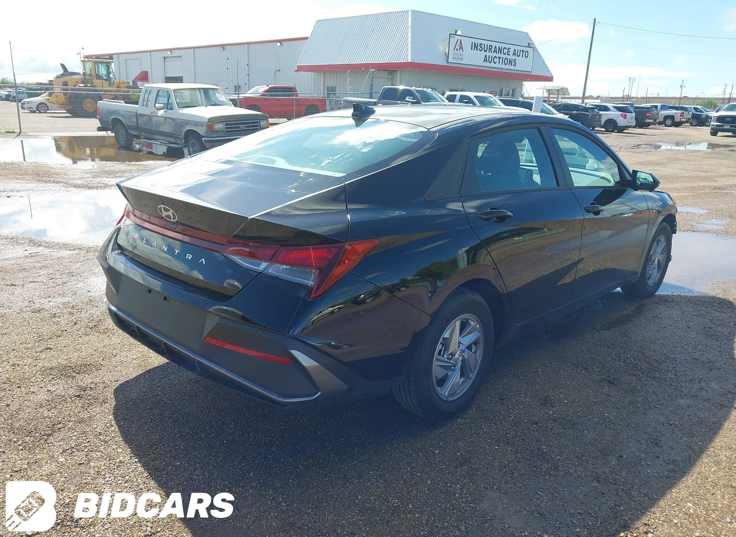 2025 Hyundai Elantra, SE