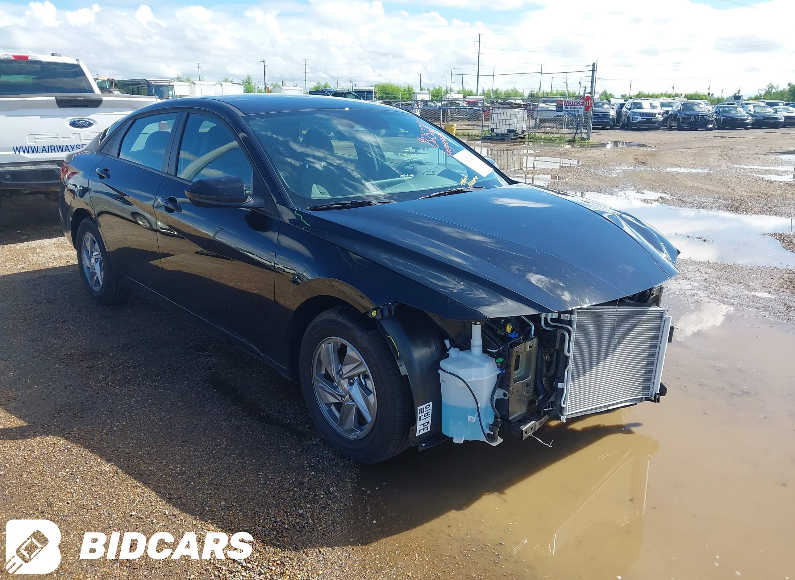 2025 Hyundai Elantra, SE