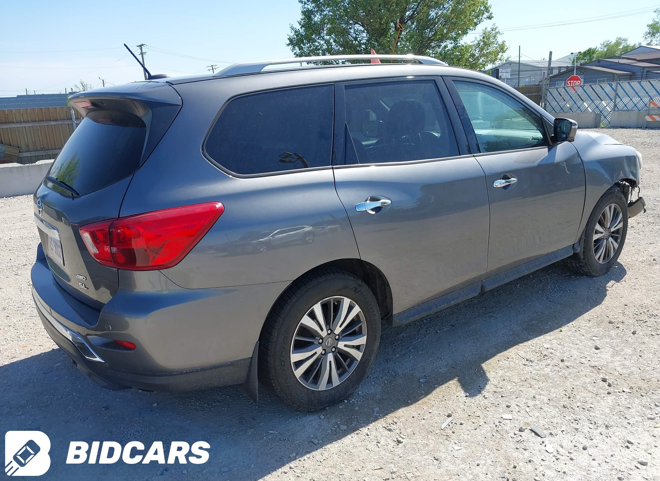 2017 Nissan Pathfinder, SL