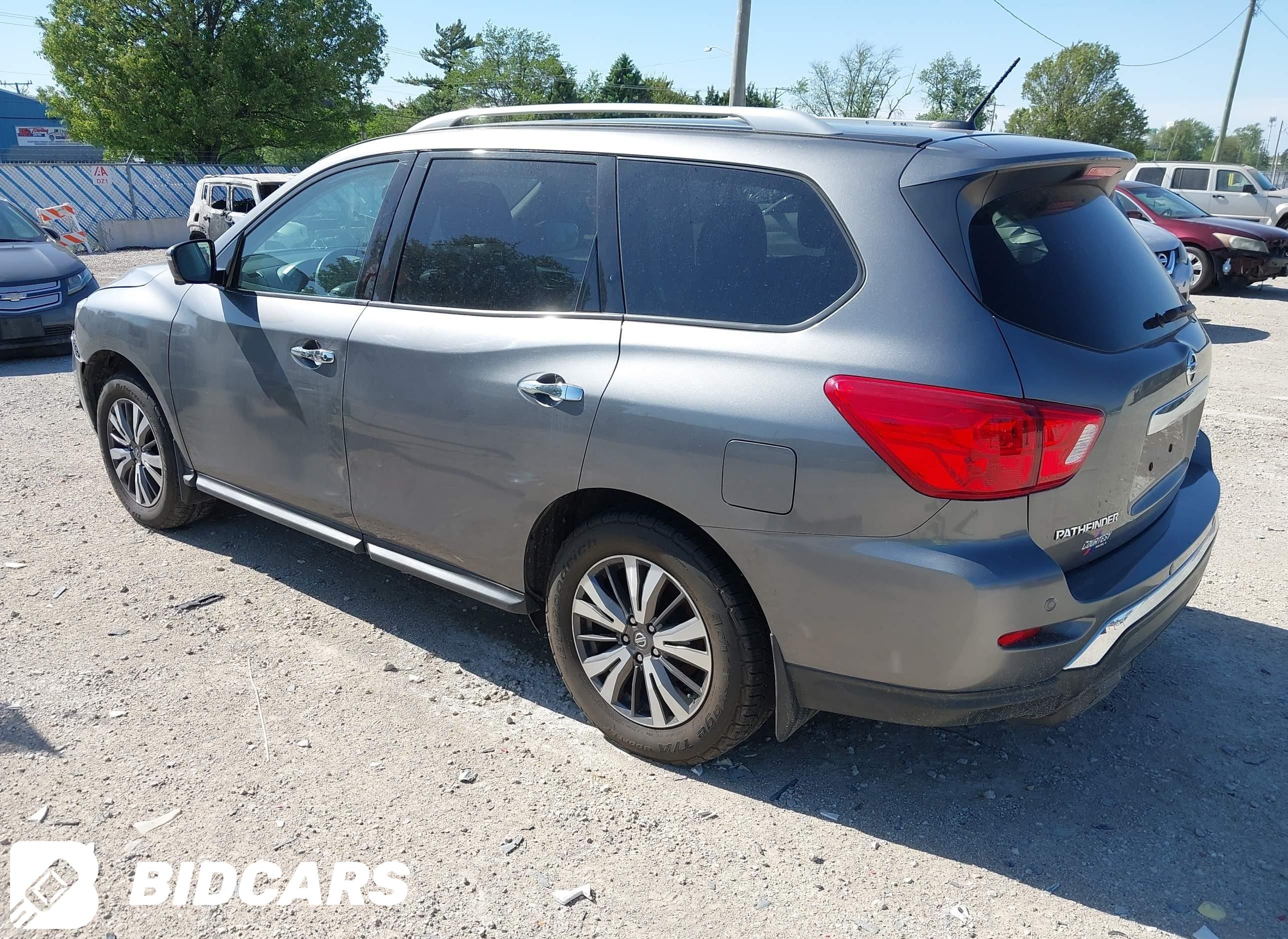 2017 Nissan Pathfinder, SL