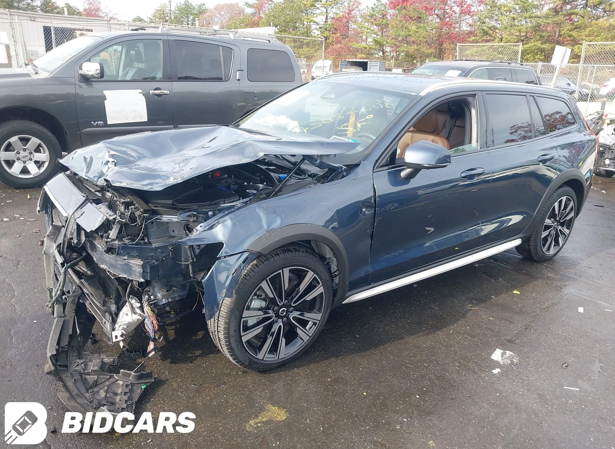 2025 Volvo V60, Cross Country...