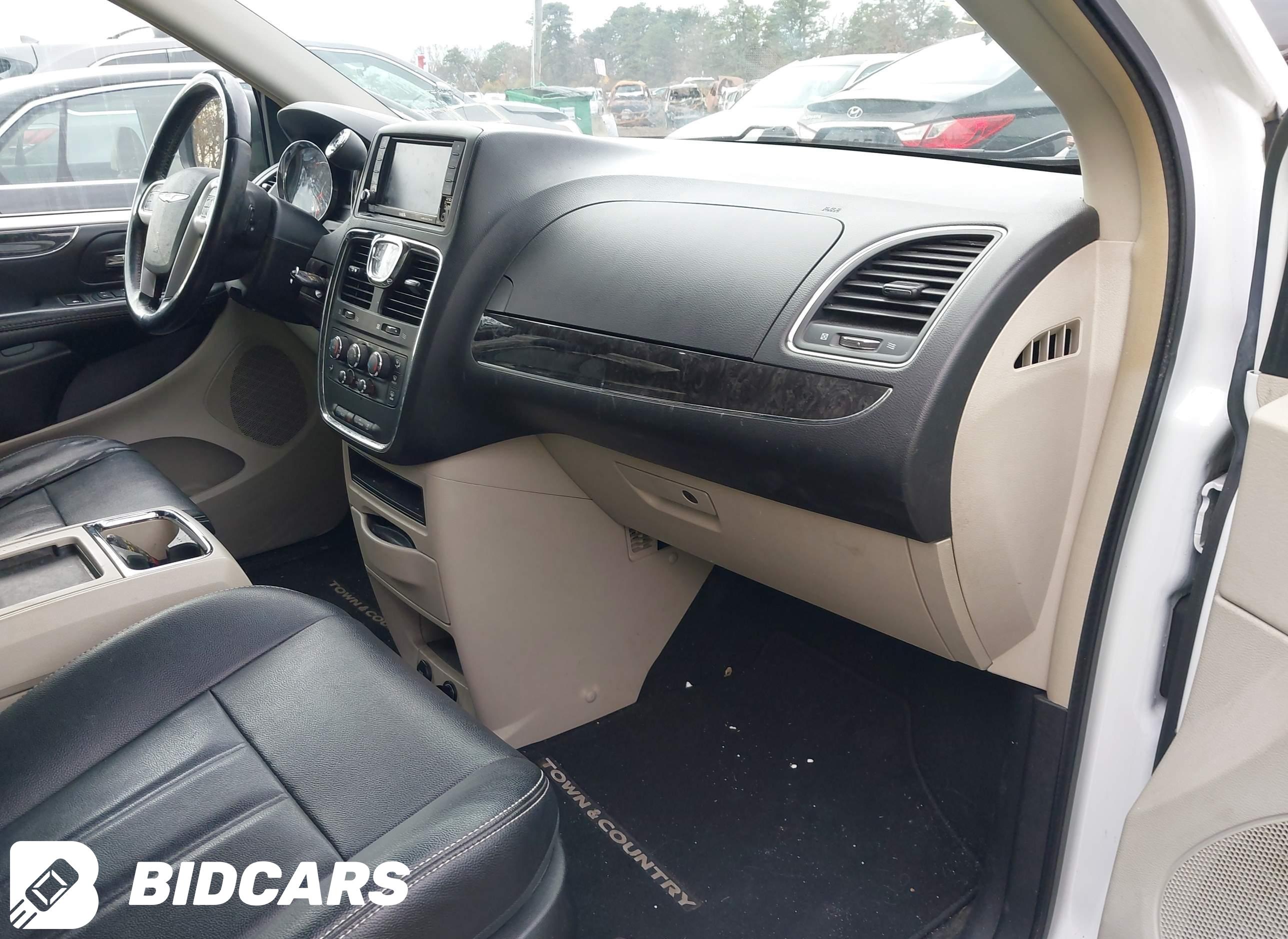 2015 Chrysler Town and Countr...