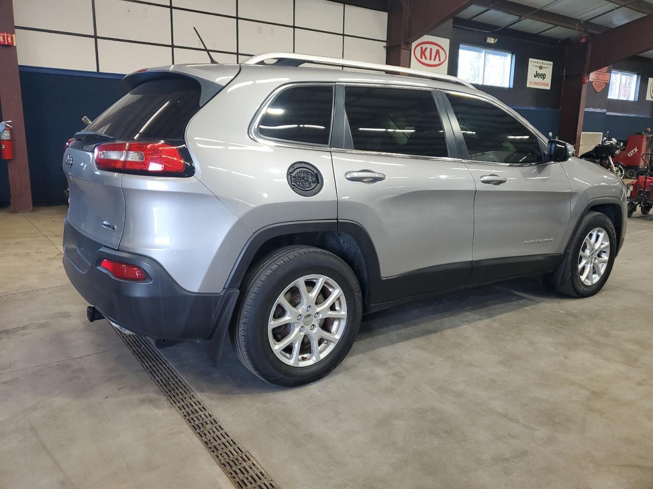 2015 Jeep Cherokee, Latitude