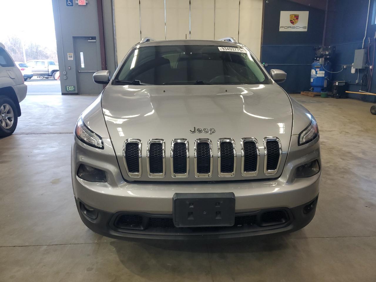 2015 Jeep Cherokee, Latitude