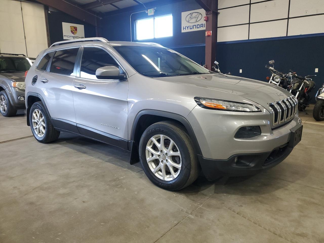 2015 Jeep Cherokee, Latitude