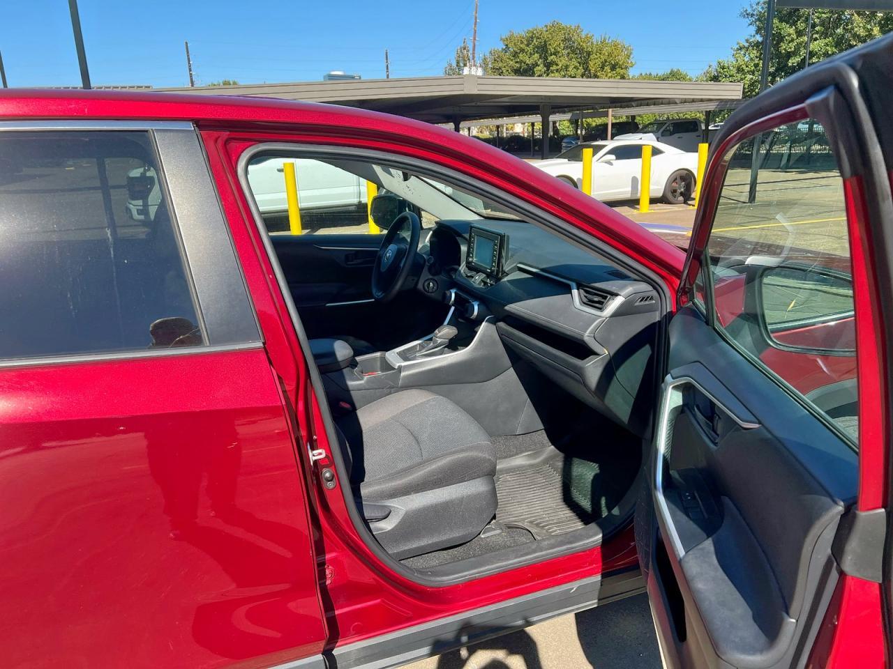 2022 Toyota RAV4, LE