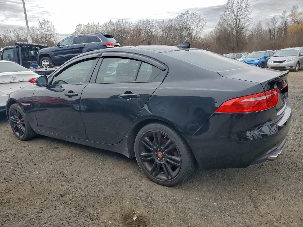 2018 Jaguar XE, Prestige