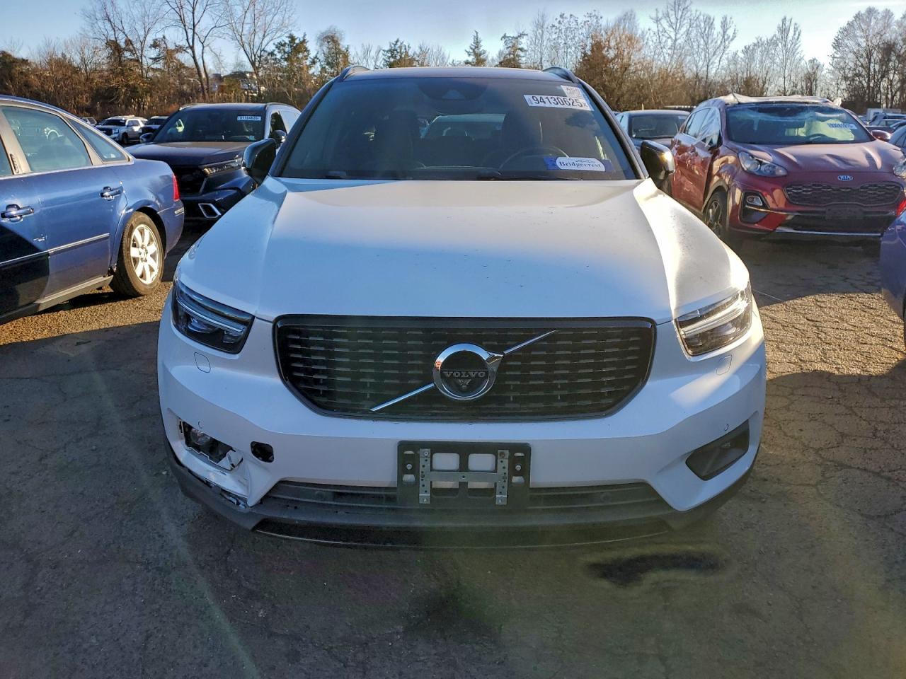 2019 Volvo XC40, T5 Momentum
