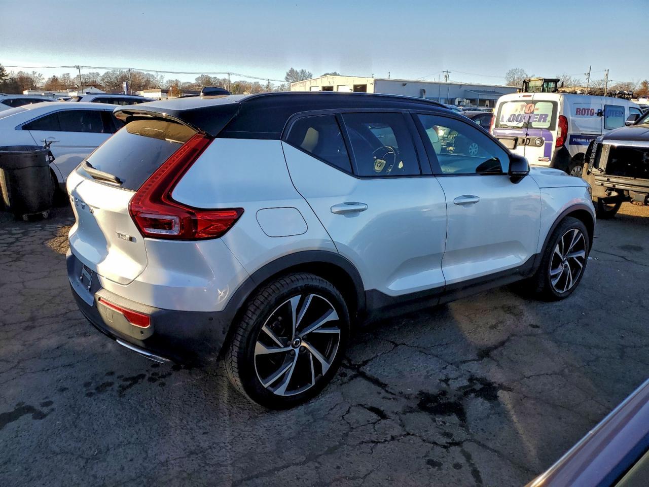 2019 Volvo XC40, T5 Momentum