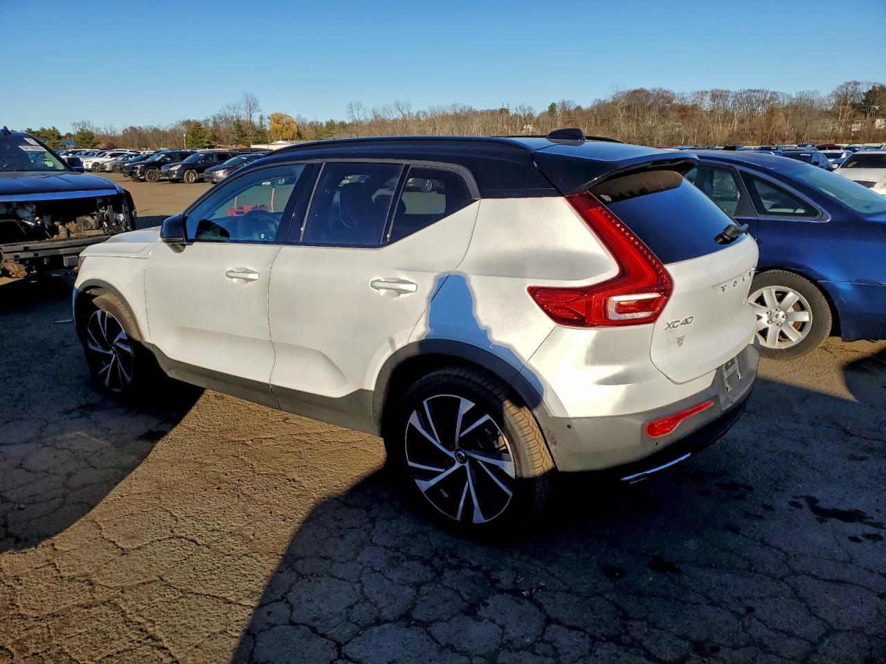 2019 Volvo XC40, T5 Momentum