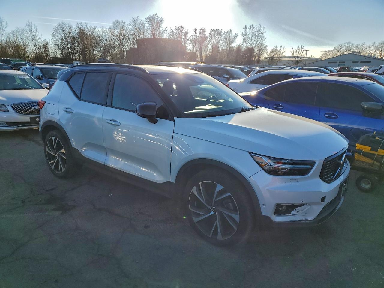 2019 Volvo XC40, T5 Momentum