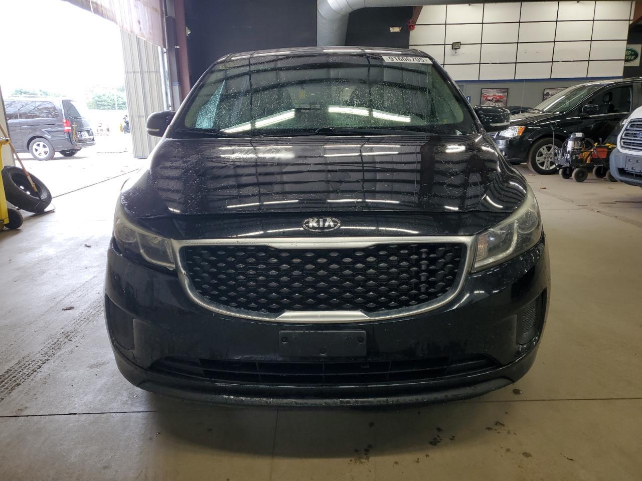 2017 KIA Sedona, L