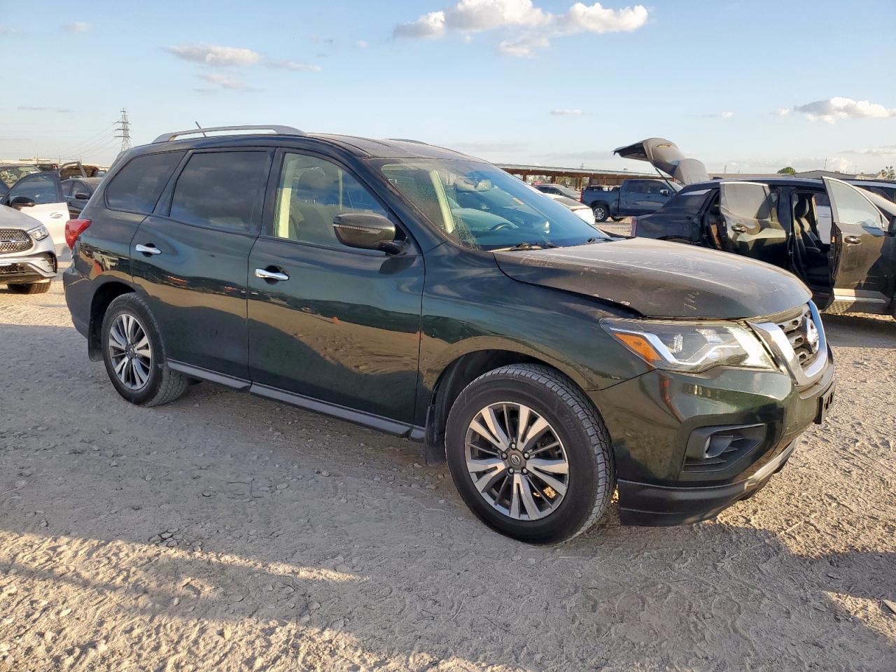 2018 Nissan Pathfinder, S