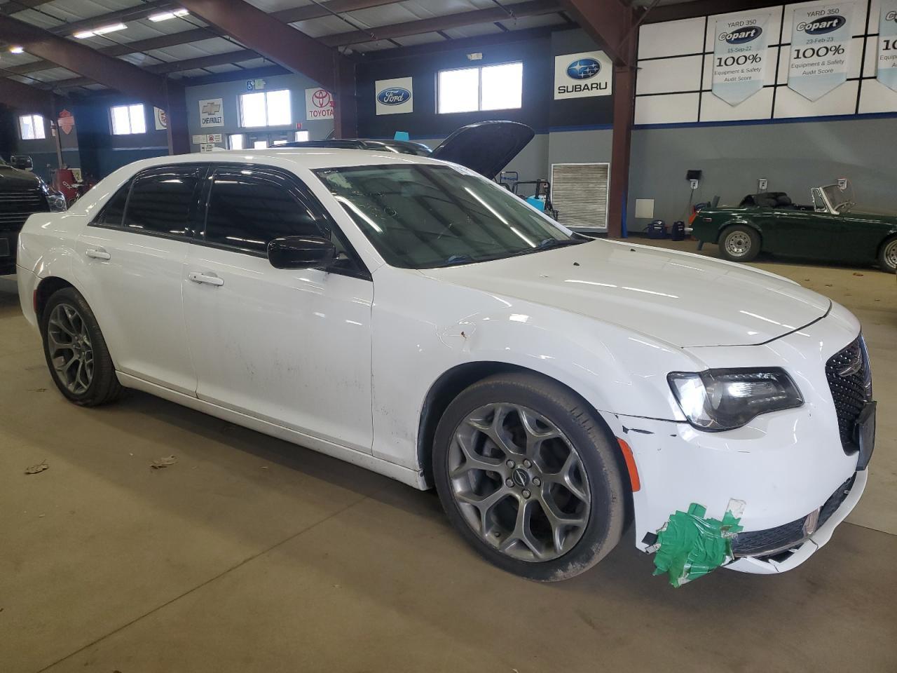 2018 Chrysler 300, Touring