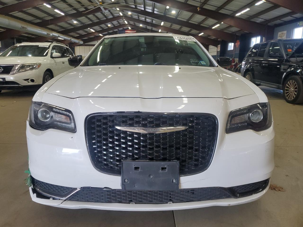 2018 Chrysler 300, Touring