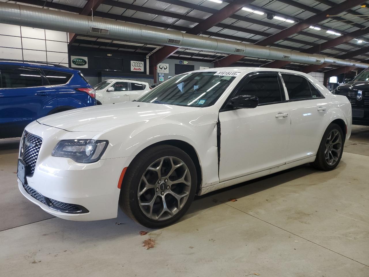 2018 Chrysler 300, Touring