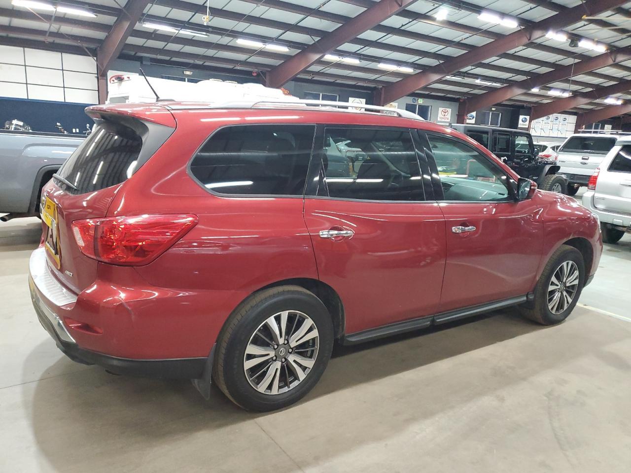 2017 Nissan Pathfinder, S