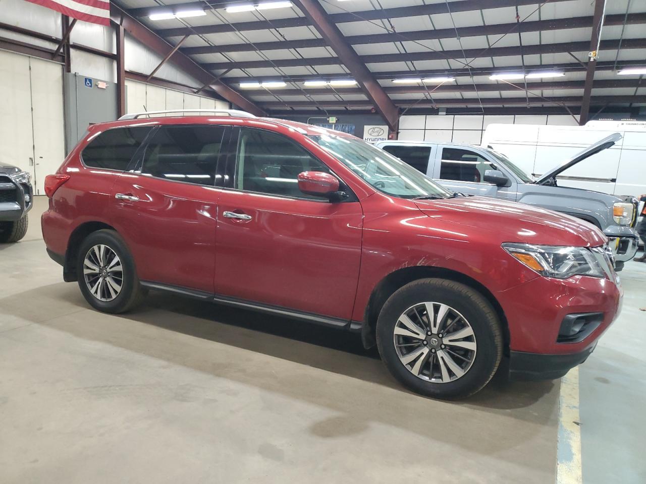 2017 Nissan Pathfinder, S
