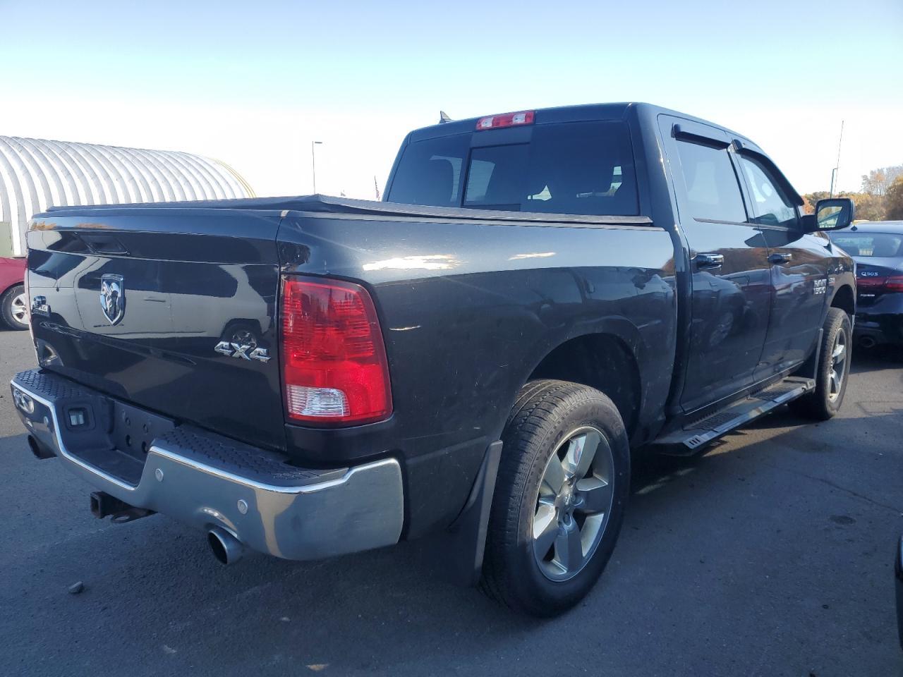 2017 RAM 1500, Slt