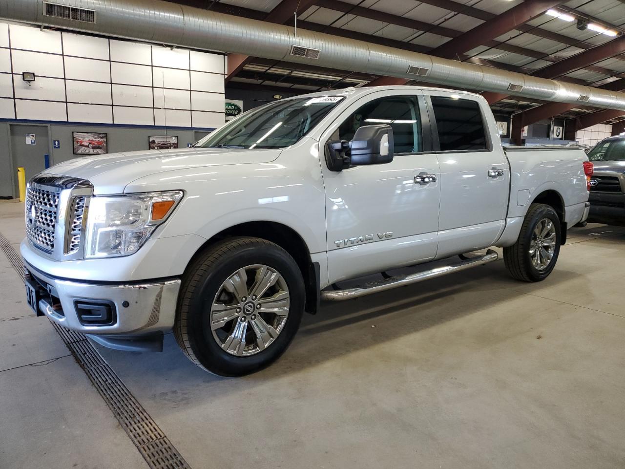 2018 Nissan Titan, SV