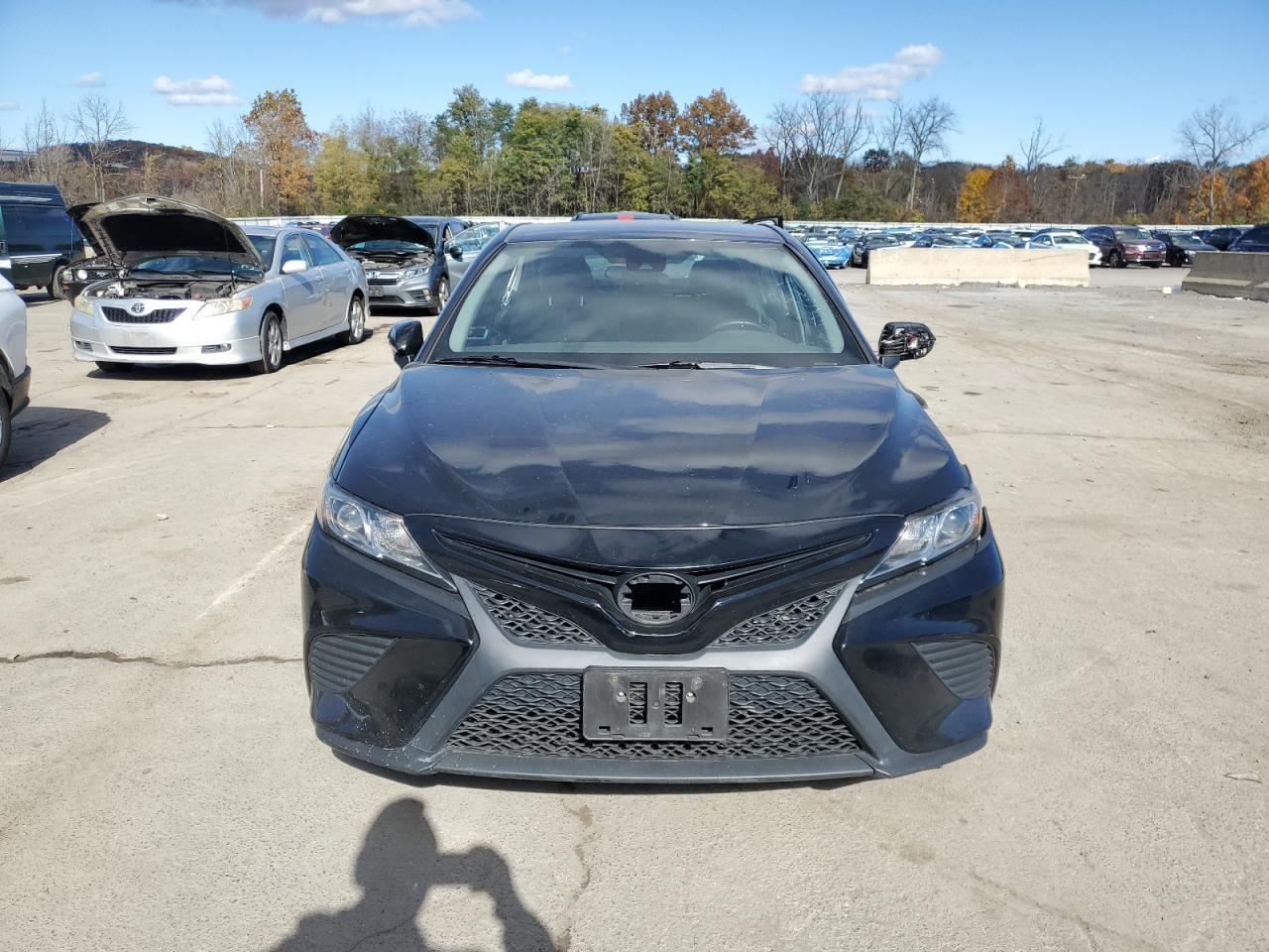 2020 Toyota Camry, SE