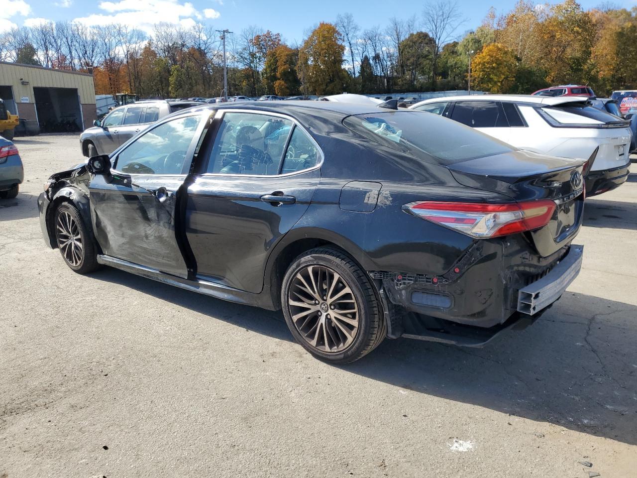 2020 Toyota Camry, SE