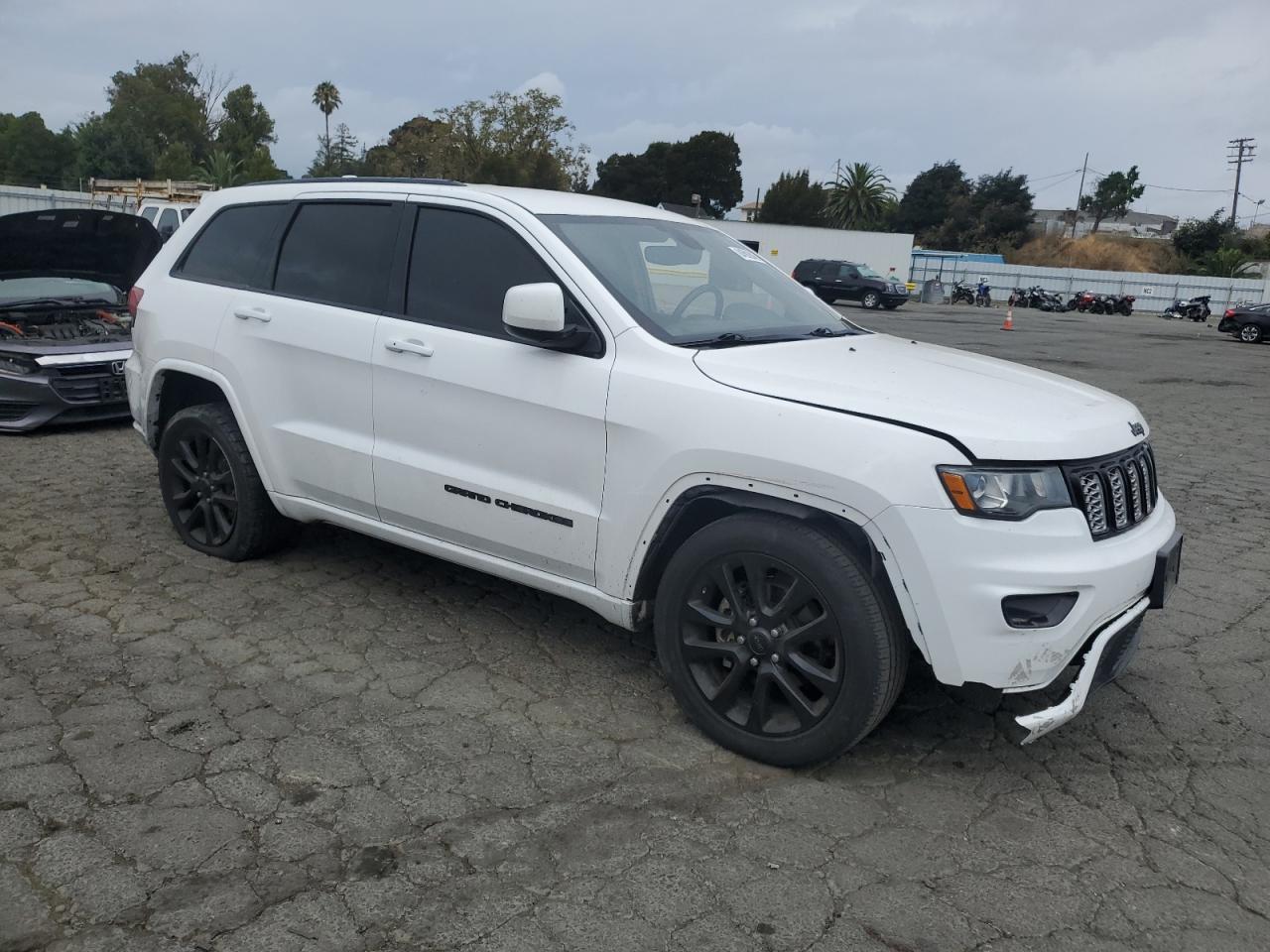 2019 Jeep Grand Cherokee, Laredo