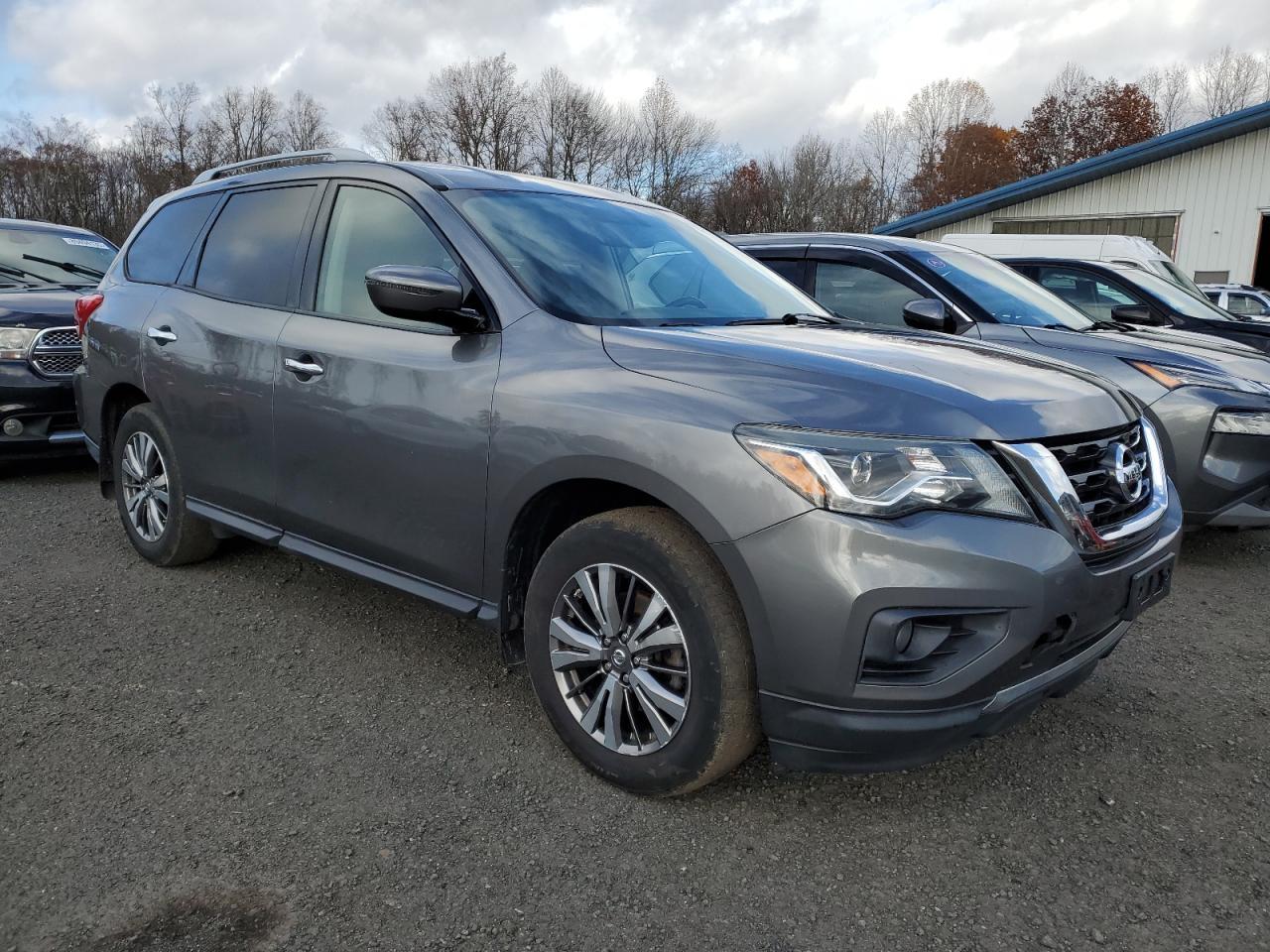 2018 Nissan Pathfinder, S