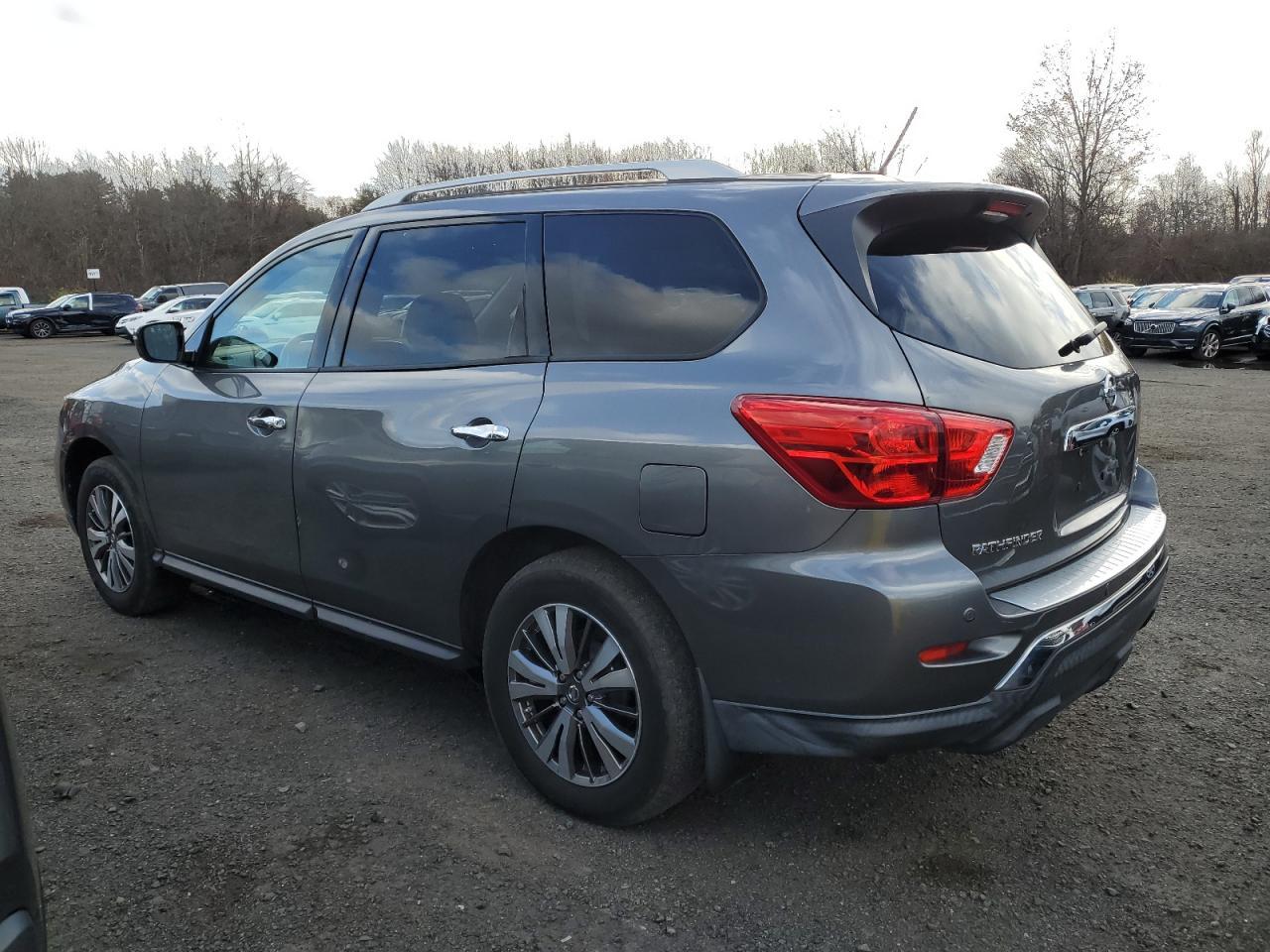2018 Nissan Pathfinder, S