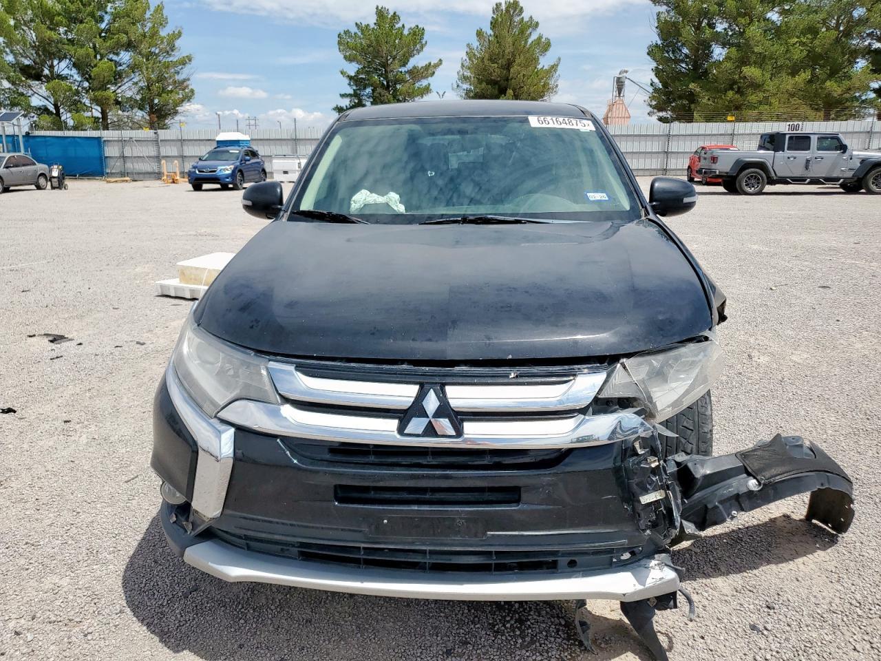 2016 Mitsubishi Outlander, SE
