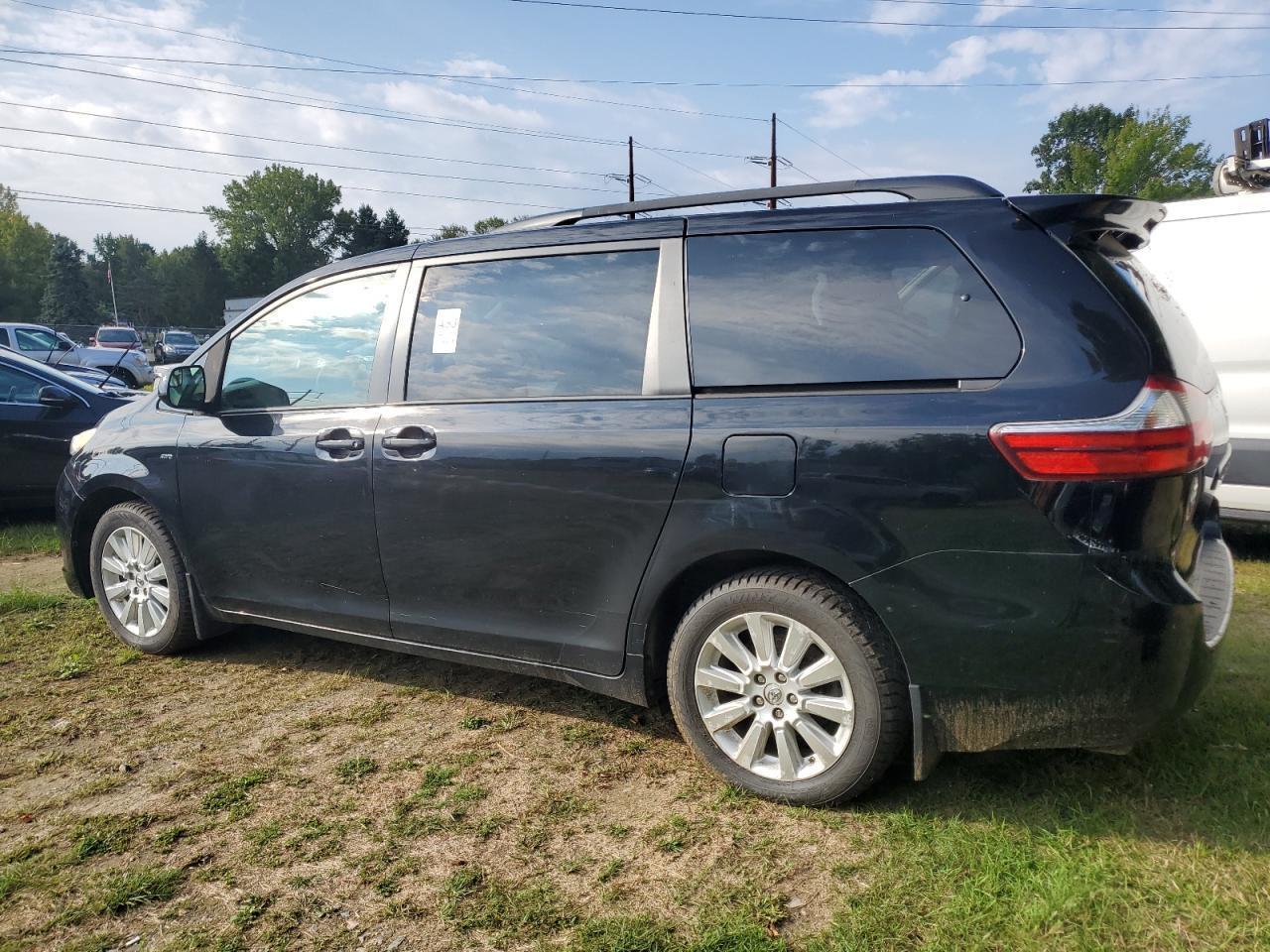 2016 Toyt Sienna, LE