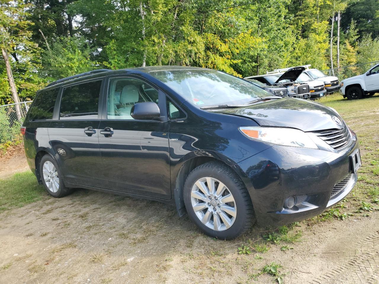2016 Toyt Sienna, LE