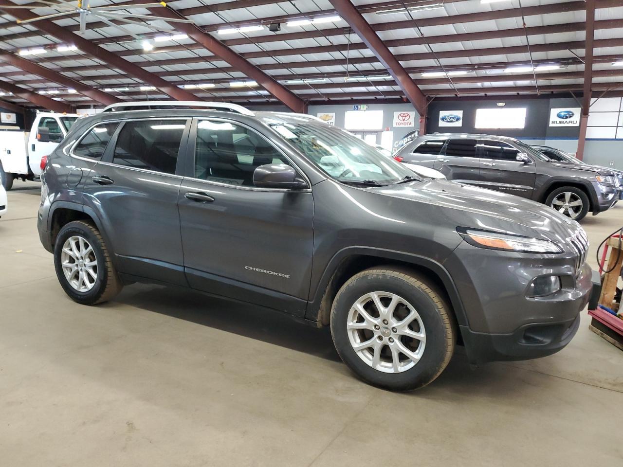 2017 Jeep Cherokee, Latitude