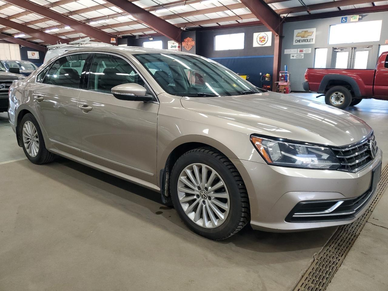 2016 Volkswagen Passat, SE
