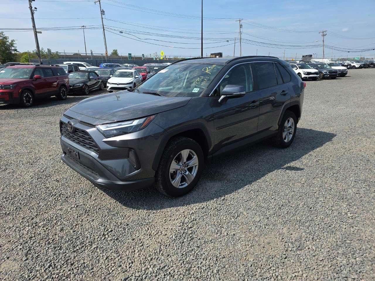 2023 Toyota RAV4, Xle