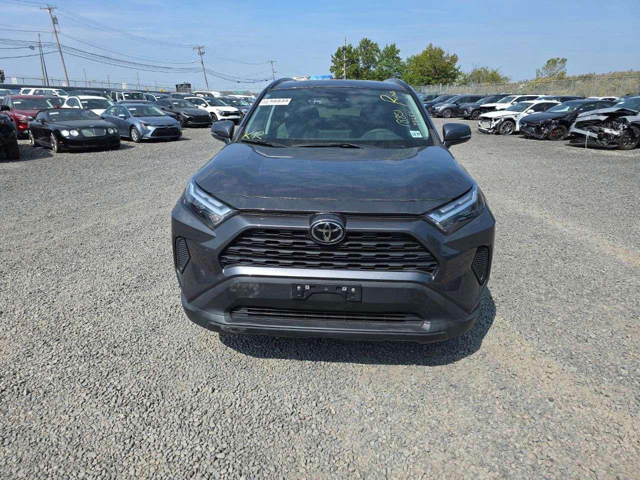 2023 Toyota RAV4, Xle