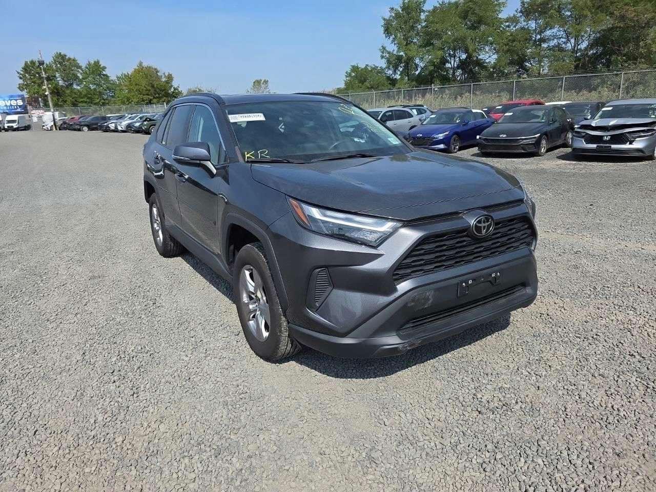2023 Toyota RAV4, Xle