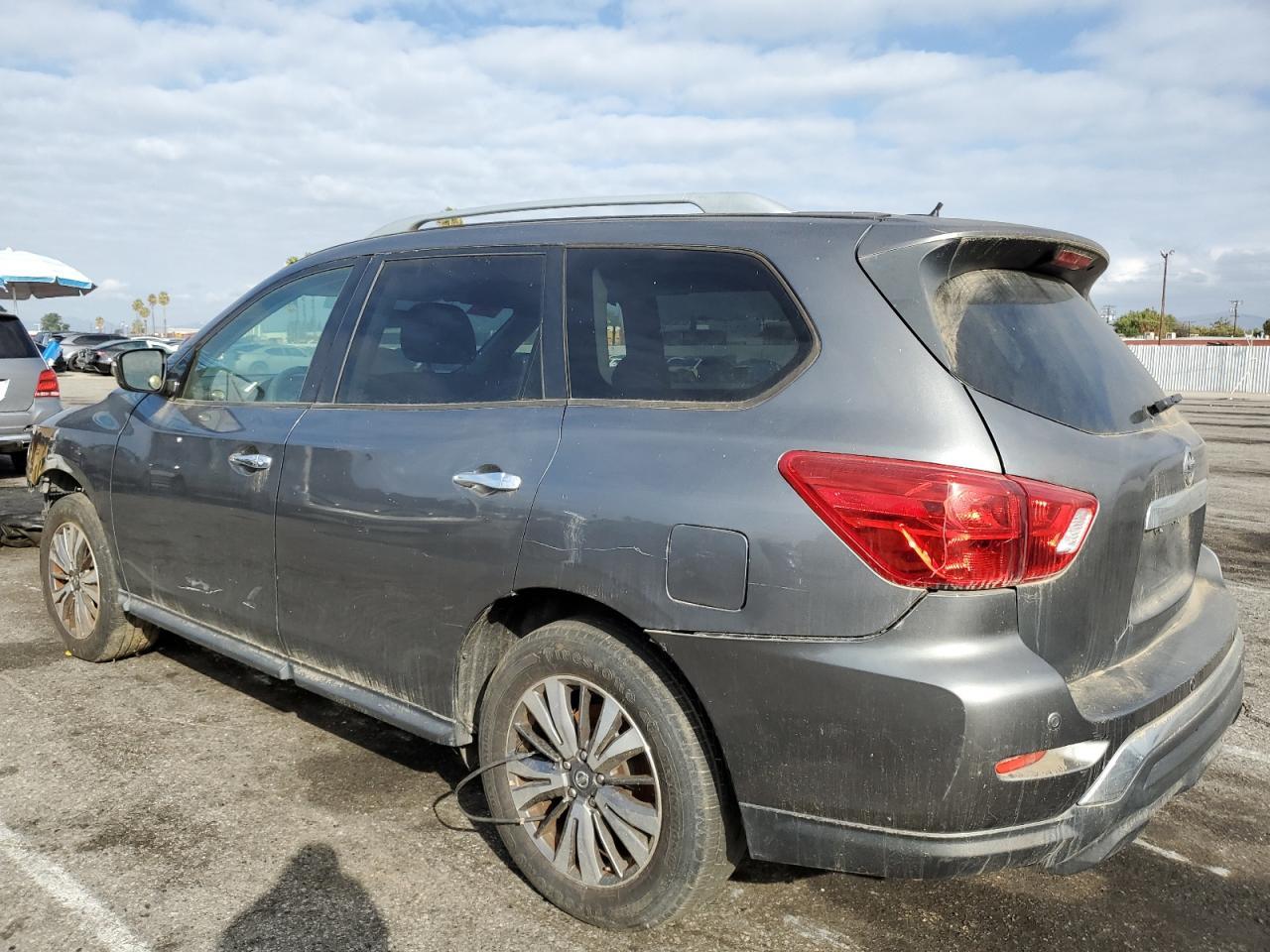 2018 Nissan Pathfinder, S