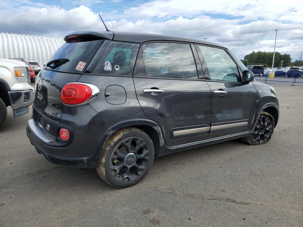 2015 Fiat 500L, Trekking