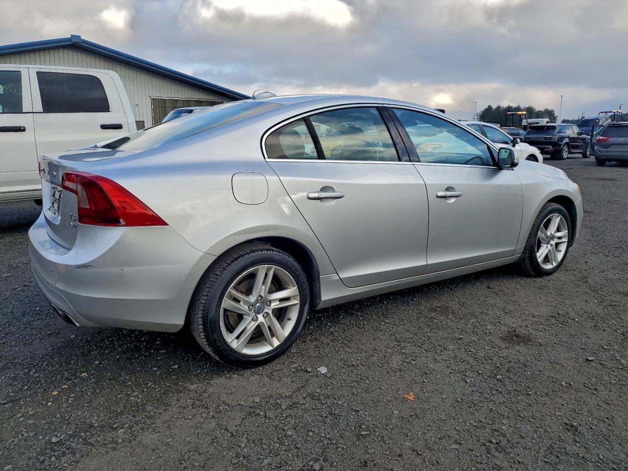 2015 Volvo S60, Premier