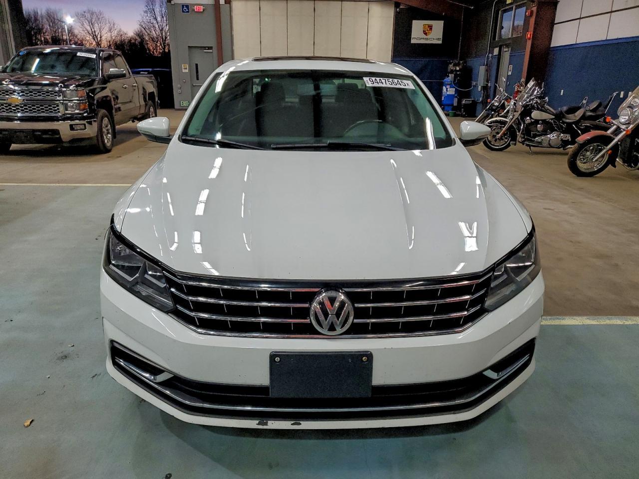 2019 Volkswagen Passat, Wolfs...