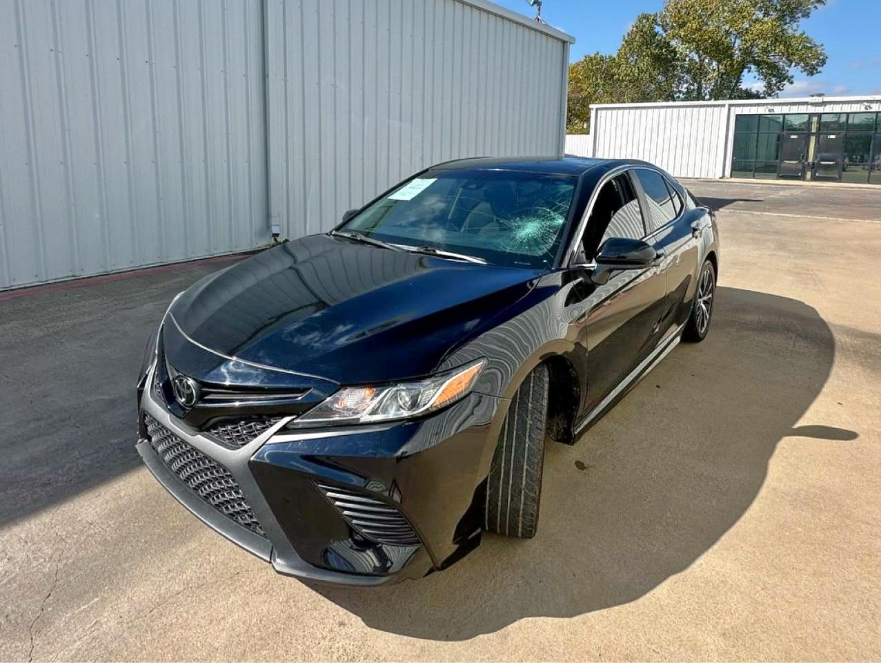 2018 Toyota Camry, L