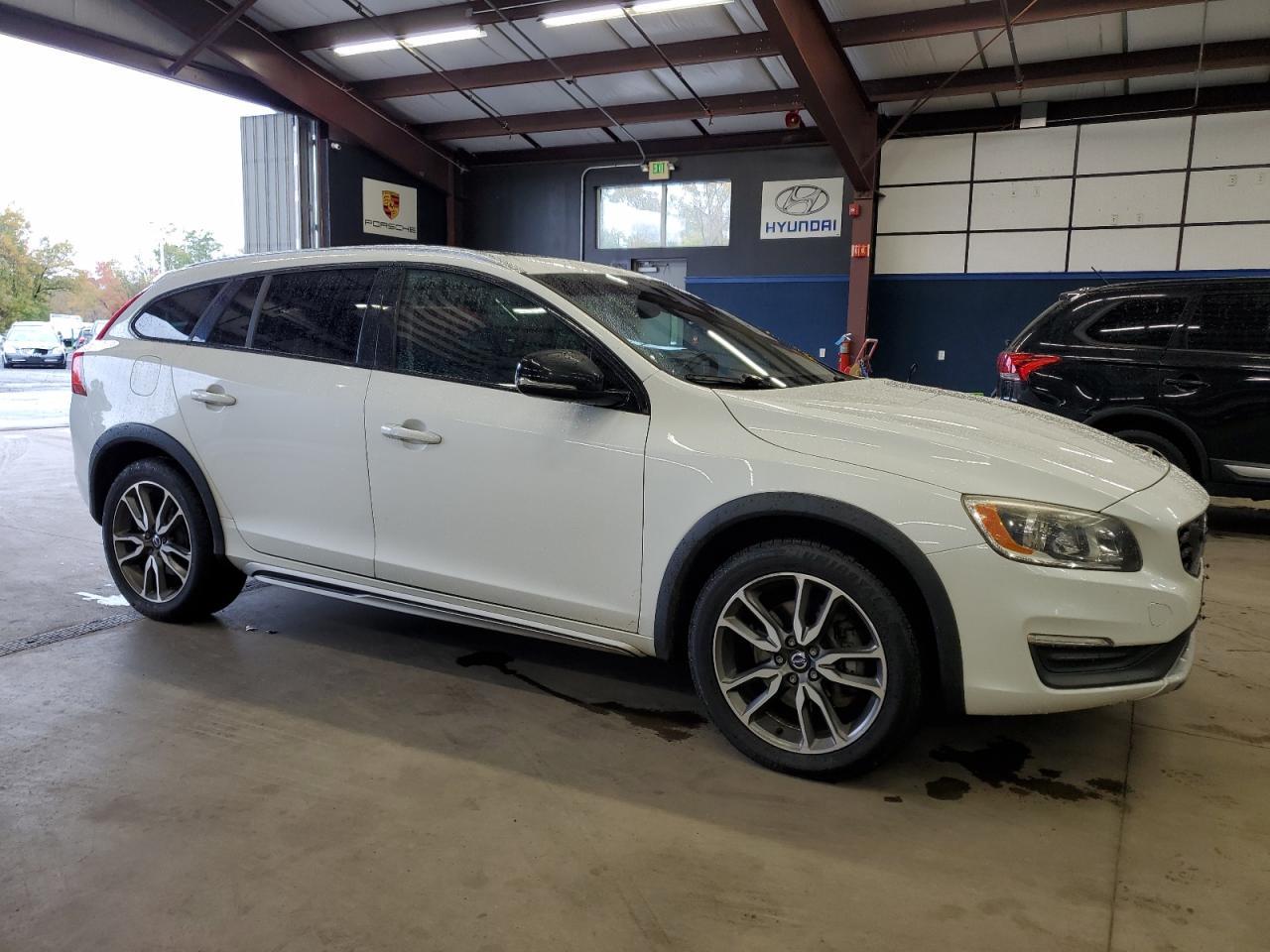 2016 Volv V60, Premier