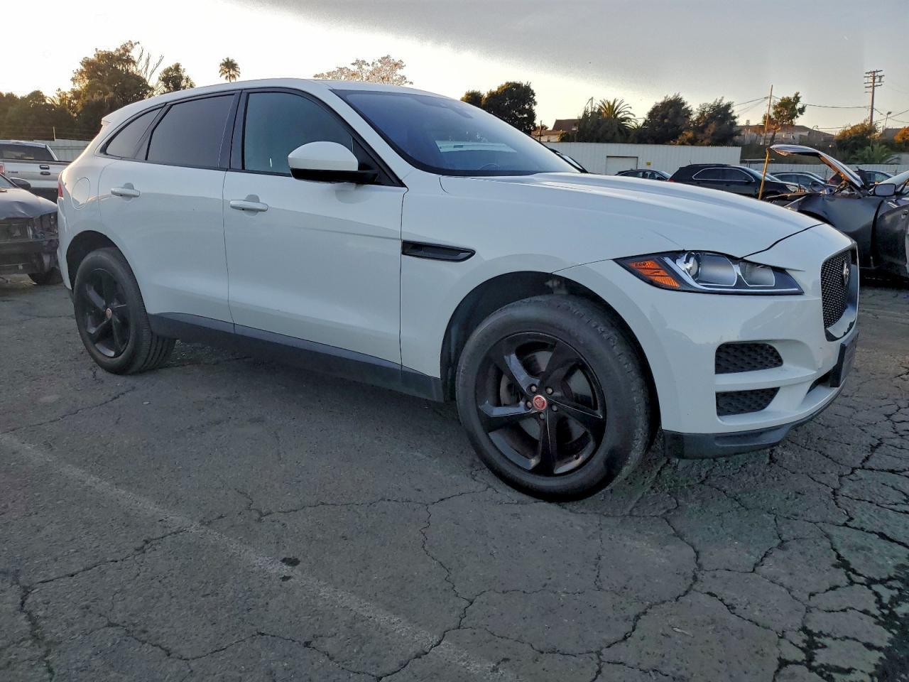 2017 Jaguar F-Pace, Premium