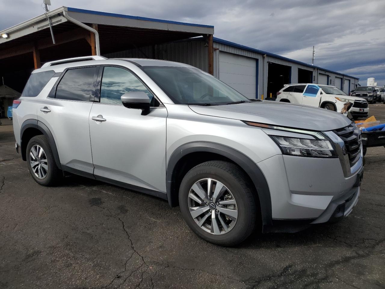 2023 Nissan Pathfinder, SL