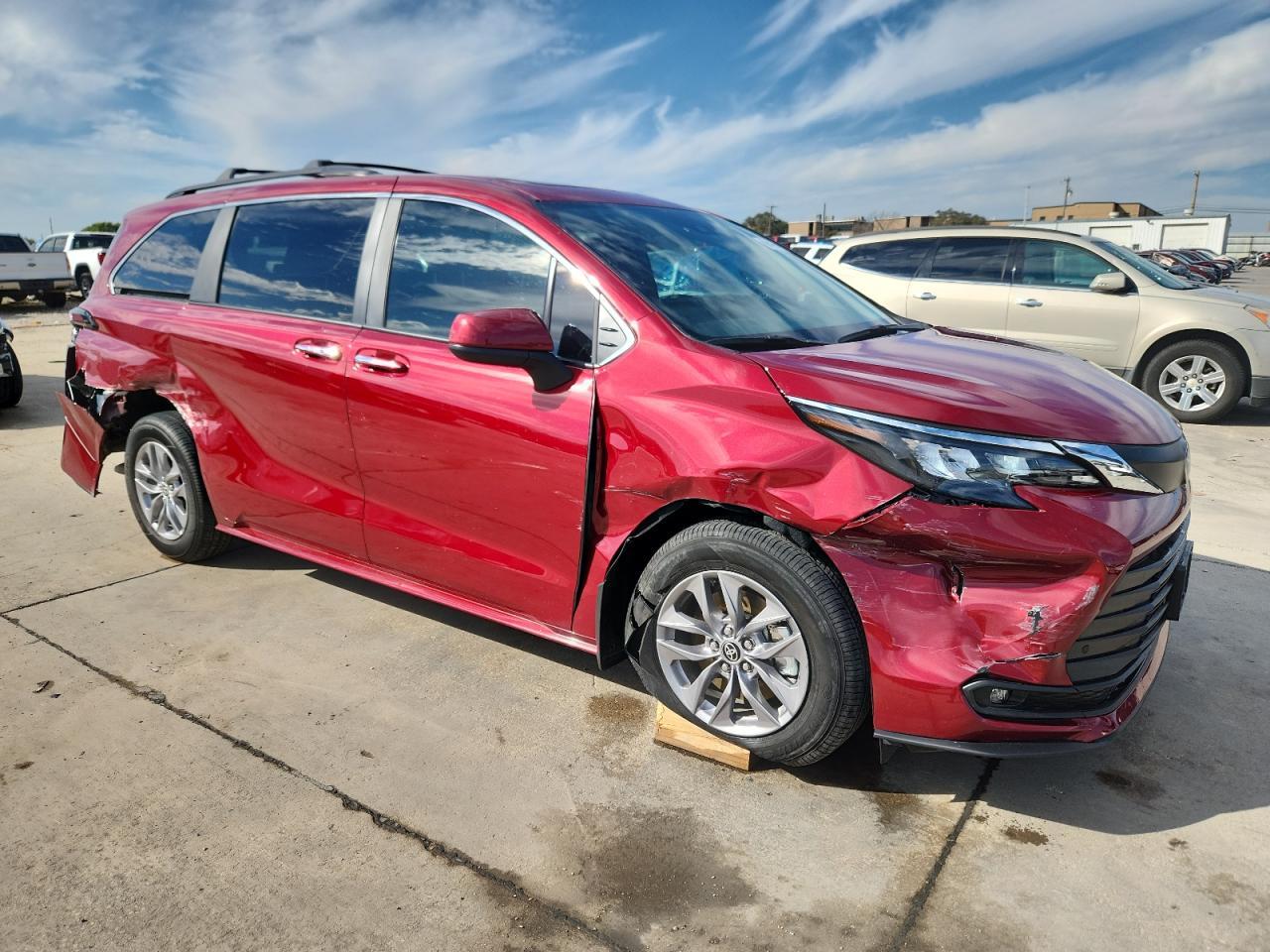 2025 Toyota Sienna, Xle