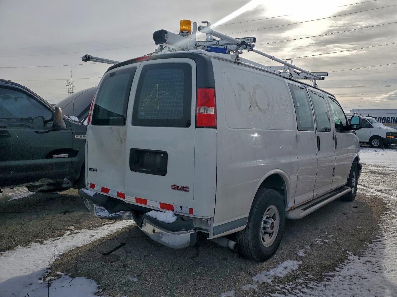 2016 GMC Savana, G2500