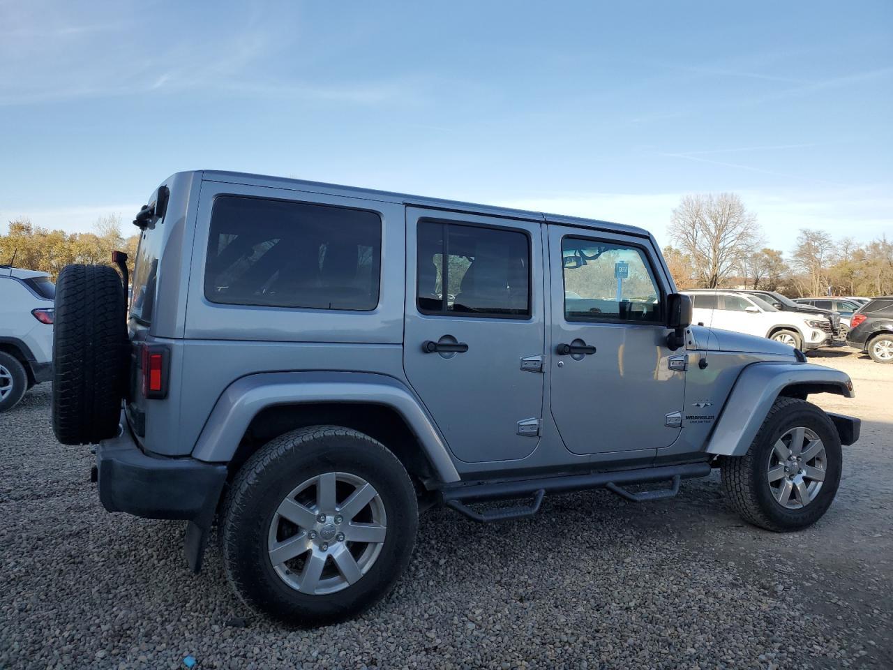 2017 Jeep Wrangler, Sahara