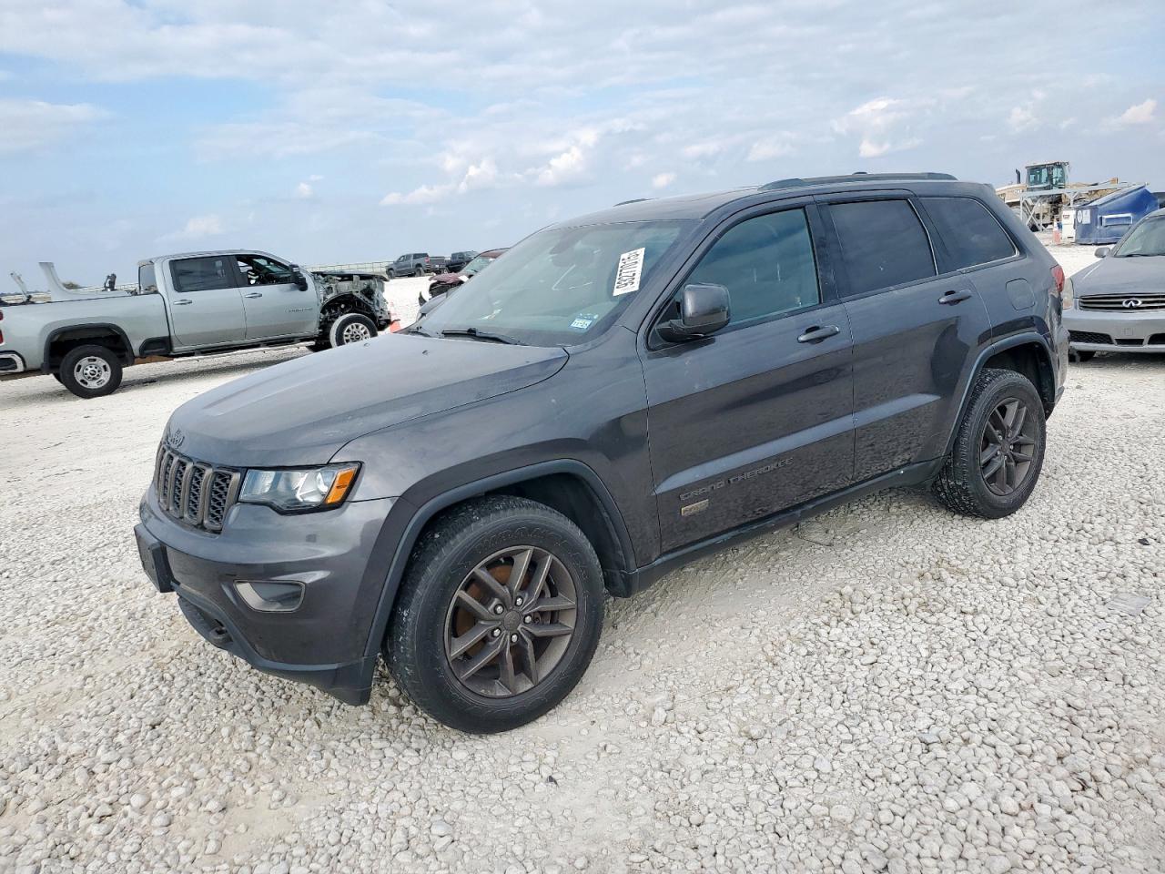2017 Jeep Grand Cherokee, Laredo